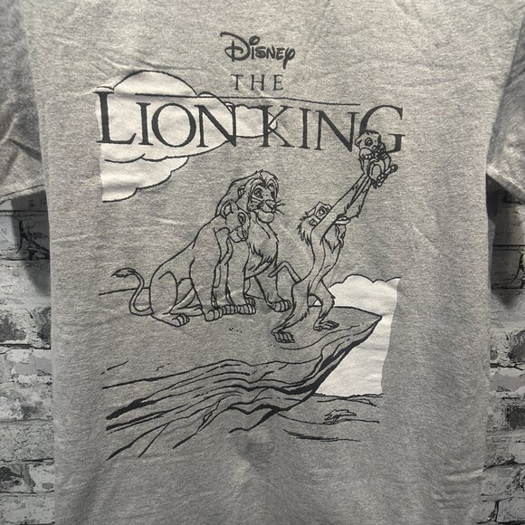 EUC Disney The Lion King Grey Graphic T-Shirt Size Small - Picture 3 of 7